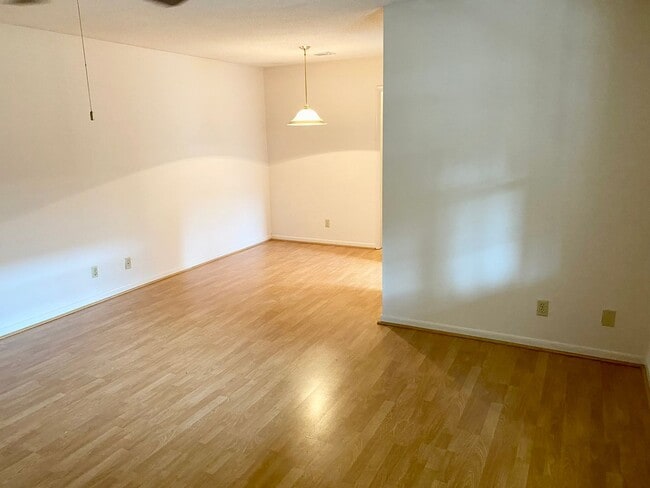 Building Photo - 544 Wimbledon Ct