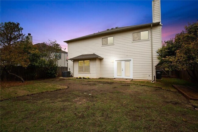 Building Photo - 2204 Cottontail Dr