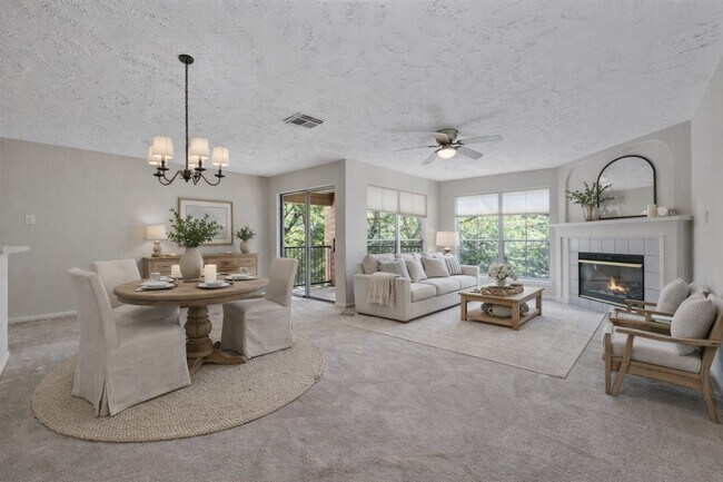 Building Photo - 8051 Bay Branch Dr