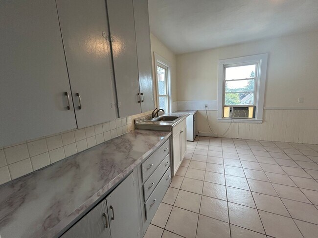 Building Photo - 15-Poplar-St