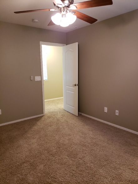 Building Photo - 1671 W Flamingo Dr