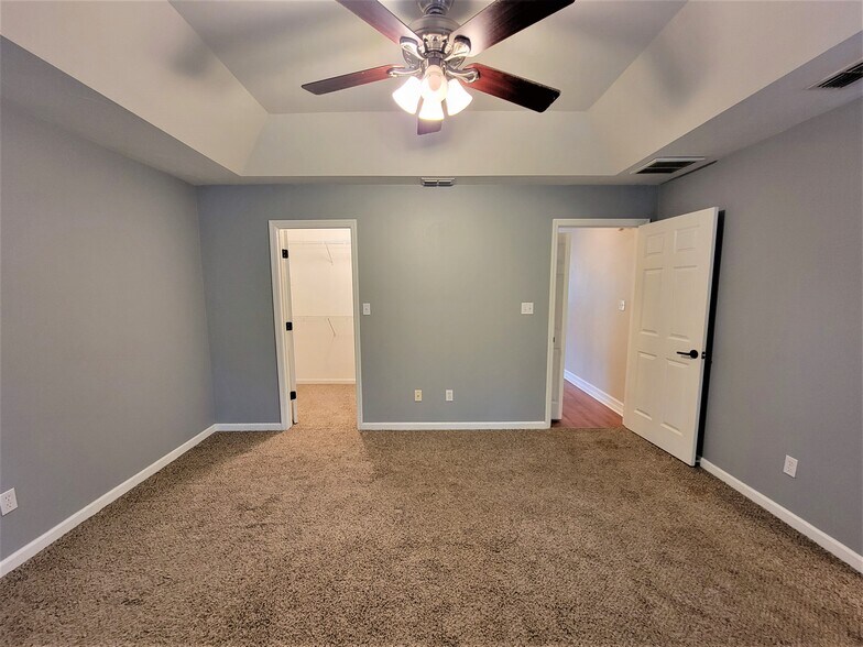 Building Photo - 2921 Alexis Ln