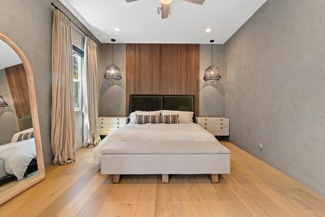 Building Photo - 4533 E Devonshire Ave