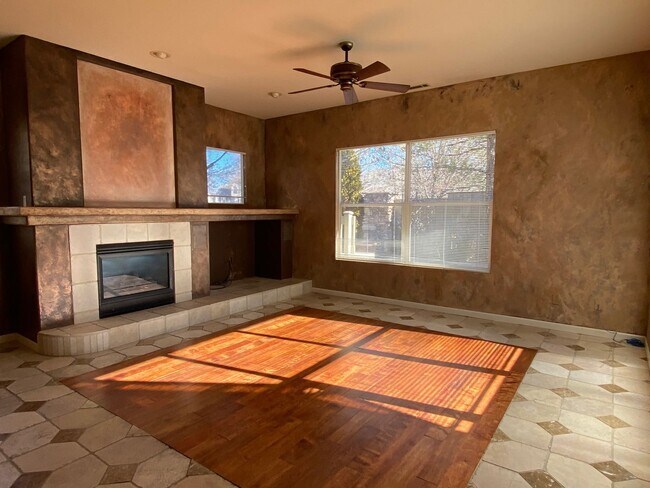 Building Photo - 9780 Shadowstone Ct