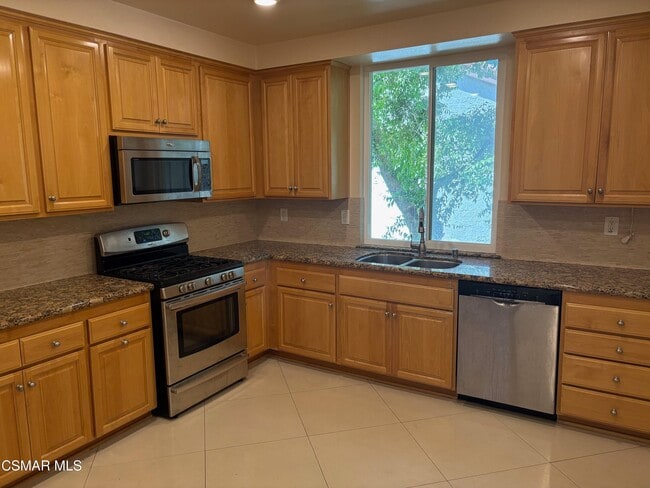 Building Photo - 595 Racquet Club Ln