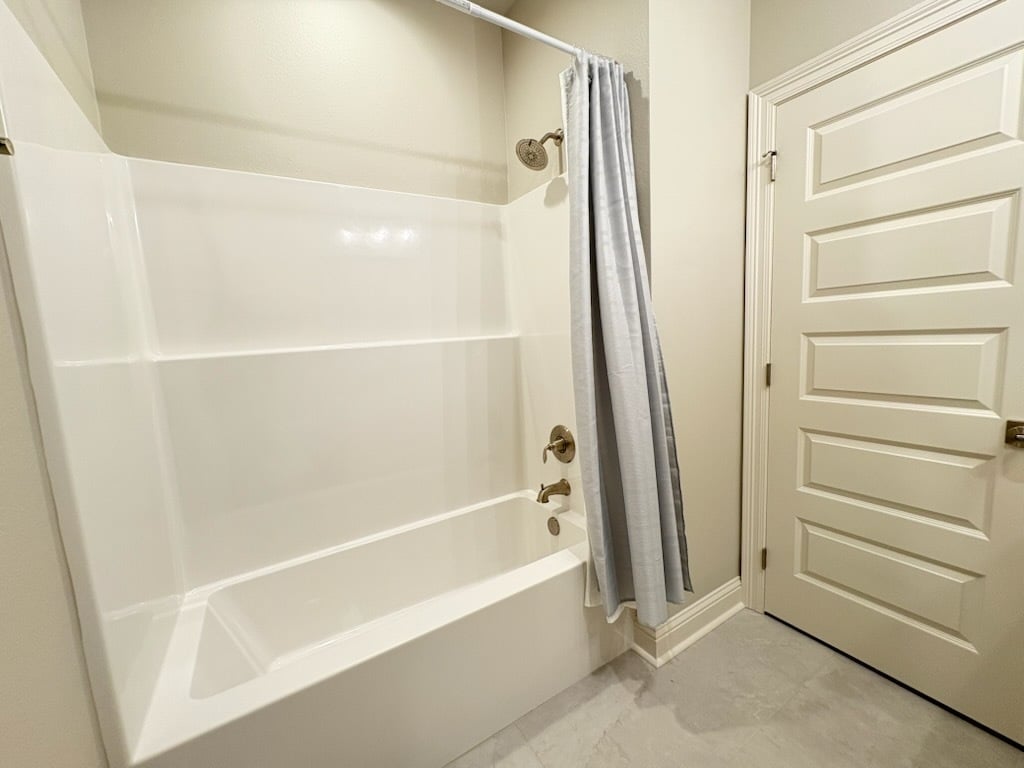 Shower tub - 3492 Waterbury Ave