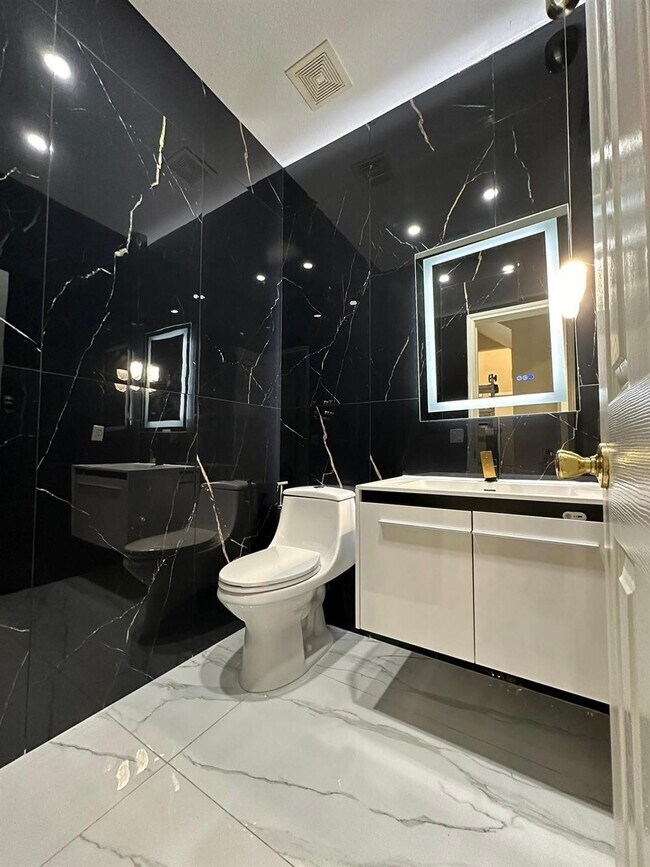 Building Photo - 11027 Dellrose Crossing Dr