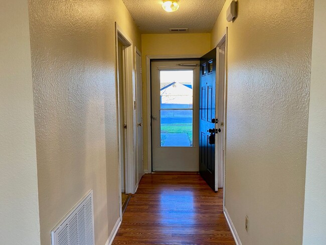 Building Photo - COMING SOON! Wonderful 3 Bedroom 2 Bathroo...