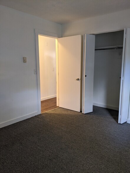 Master Bedroom - 1227 Hilltop Dr