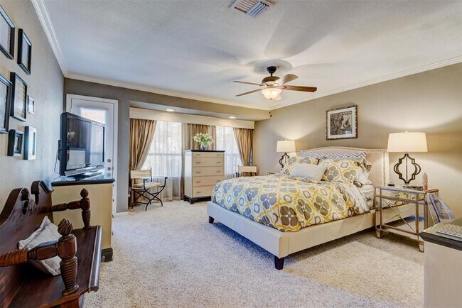 Building Photo - 2409 Bering Dr