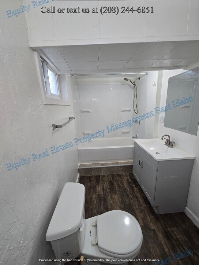 Building Photo - 555 N 13th Ave