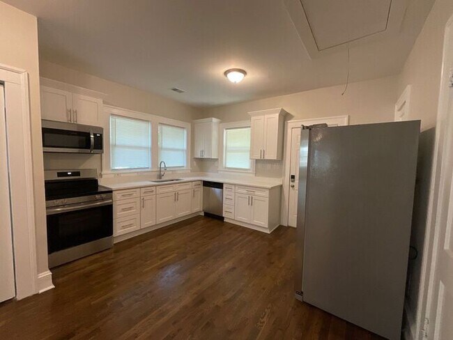 Building Photo - **Bright & Stylish 2 Bedroom Atlanta Home ...