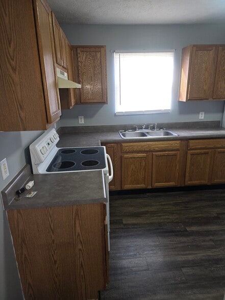 Building Photo - 1907 E Balsam Ct