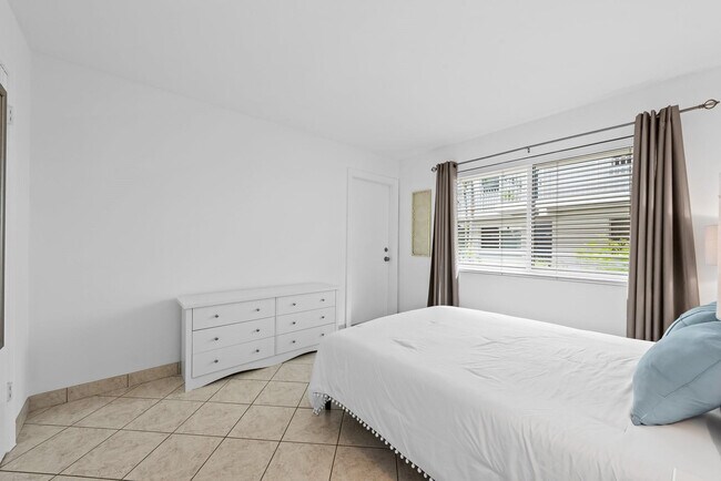 Building Photo - 1000 SE 15th St