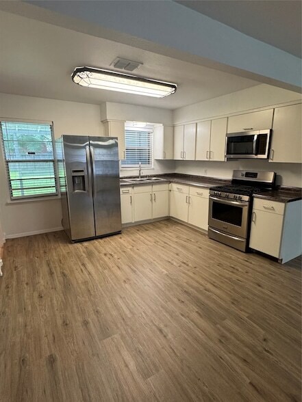 Building Photo - 935 Creager St