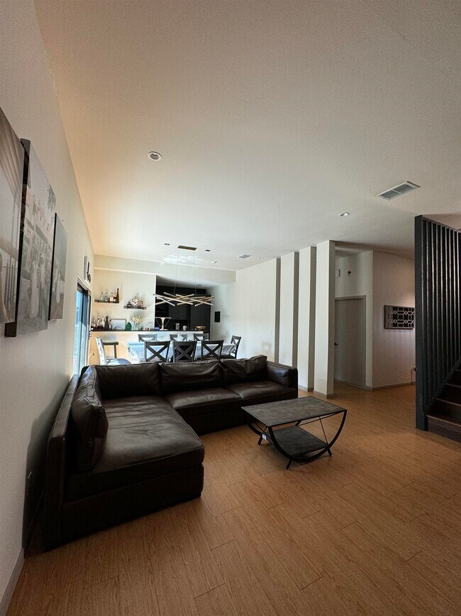 Building Photo - 7219 Rocio Dr