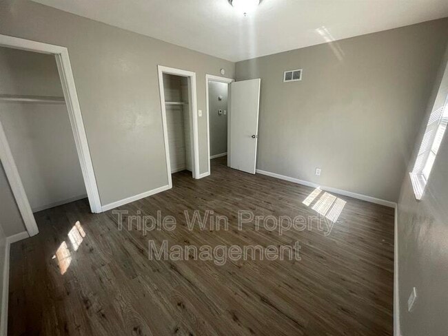 Building Photo - 6918 Etzel Ave