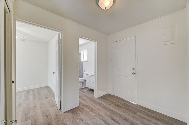 Building Photo - 1405 E Bridger Ave