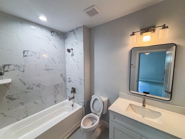 Building Photo - 985 NW 57th Ct