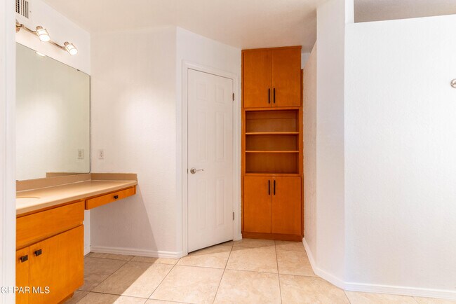 Building Photo - 7033 San Marino Dr