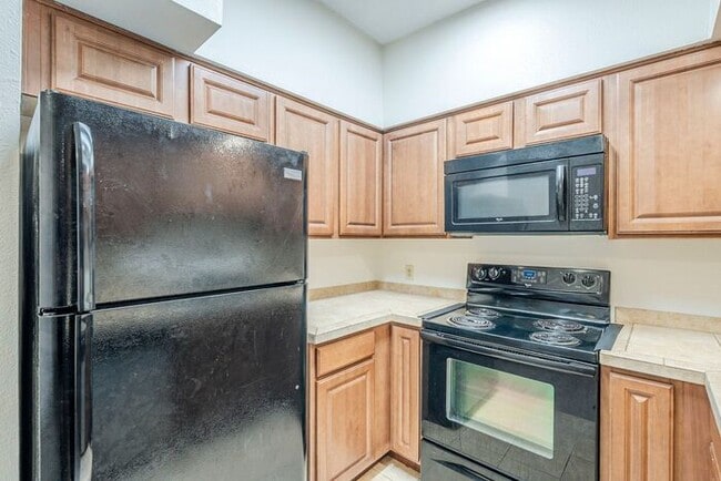 Building Photo - Bright 3-Bedroom Condo with Community Perks in Central Tucson