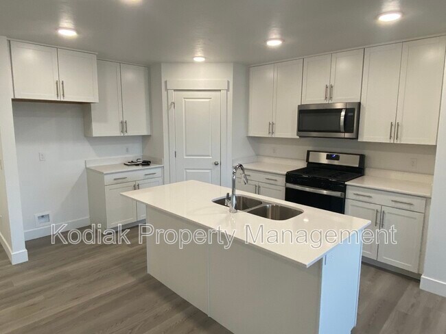 Building Photo - 1088 N 1840 W