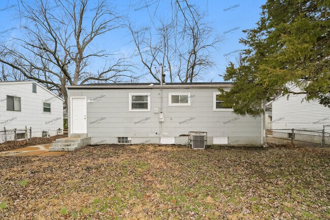 Building Photo - 1218 Baron Ave