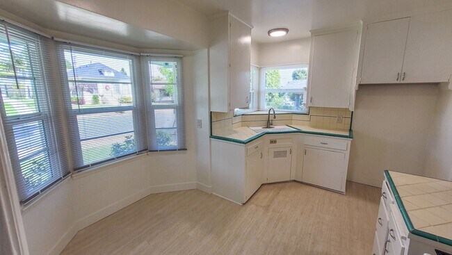 Building Photo - s6013