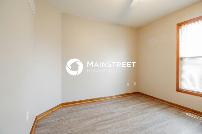 Building Photo - 4 Bedroom Pet-Friendly Home in Kearney, MO with Main Street Renewal