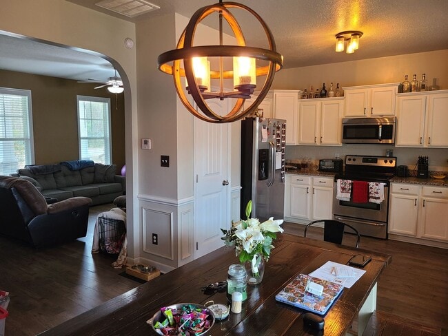 Building Photo - 4 Bed, 2.5 Bath located in The Village in Folkstone Community - Holly Ridge
