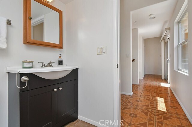 Building Photo - 9640 Farragut Dr