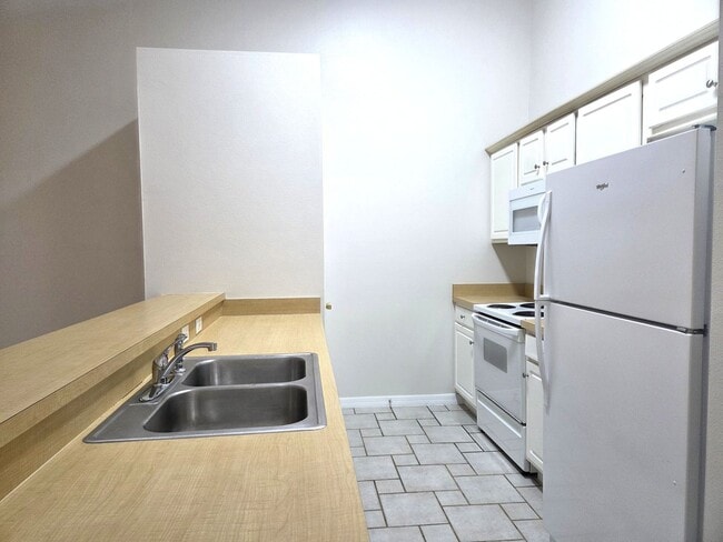 Building Photo - 2/2 Villa in Clermont