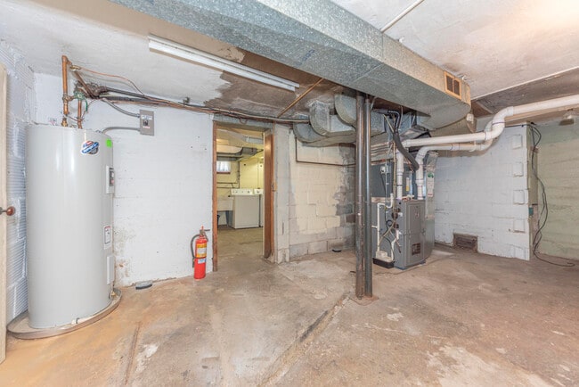 Building Photo - 1324 Wells St
