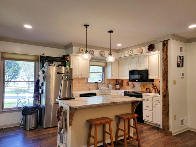 Building Photo - 1801 Spring Ridge Ln