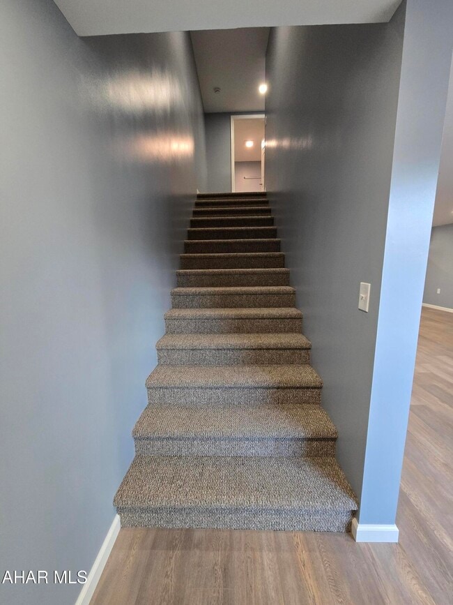 Building Photo - 1654 Quaker Valley Rd