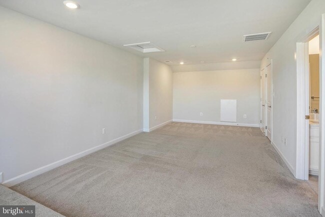 Building Photo - 6725 24th Ct N