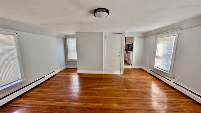 Building Photo - 198 Main St