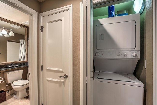 Building Photo - 230 E Flamingo Rd