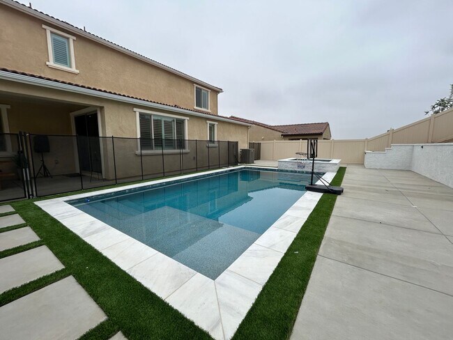 Building Photo - HUGE PRICE REDUCTION!! Gorgeous 6 Bedroom ...