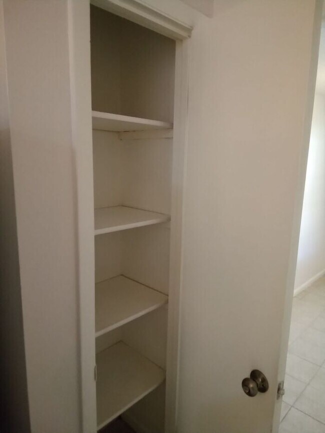 Building Photo - Spacious Duplex Home in Lakeland, FL