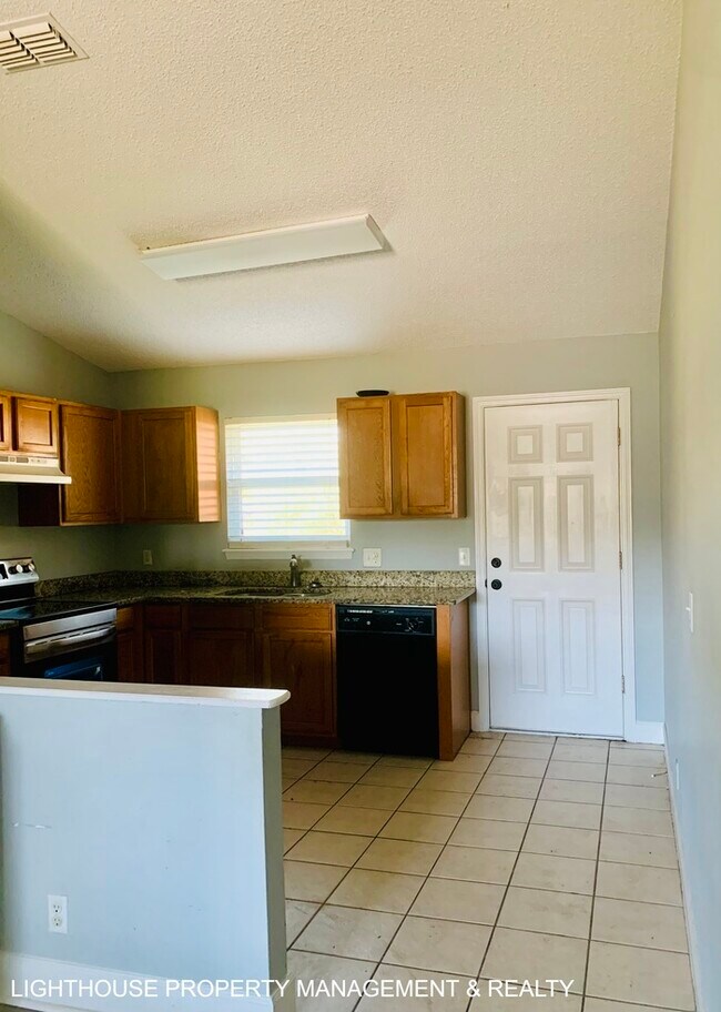 Building Photo - Renovated 2/1 Westside Duplex