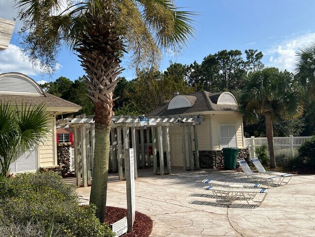 Building Photo - GREAT 4 BED / 2 BATH IN Crestview