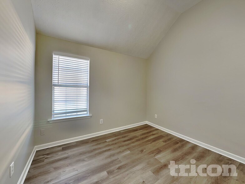 Building Photo - 185 Labrea Blvd