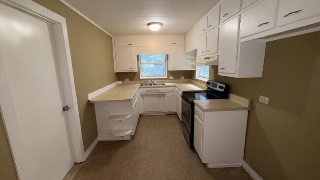 Building Photo - 513 Rose Hill Rd