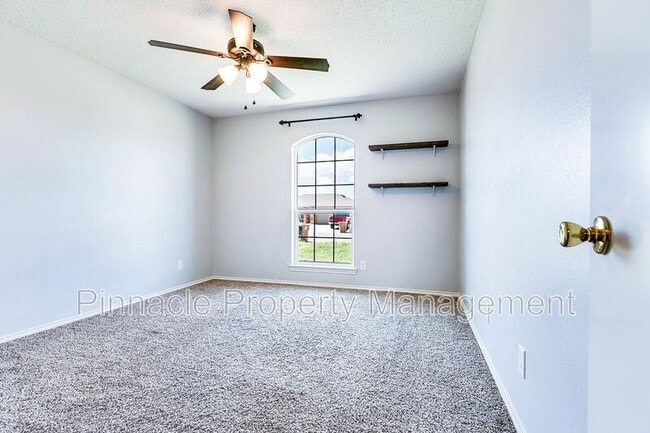 Building Photo - 1222 Elmo Ln