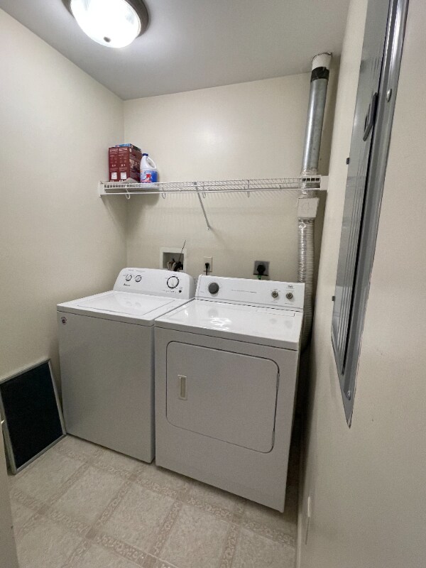 Building Photo - 301 Skyview Ct