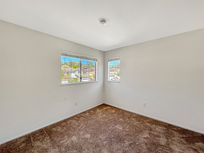 Building Photo - Beautiful 5BD/3BA 2-Story House in Tierras...