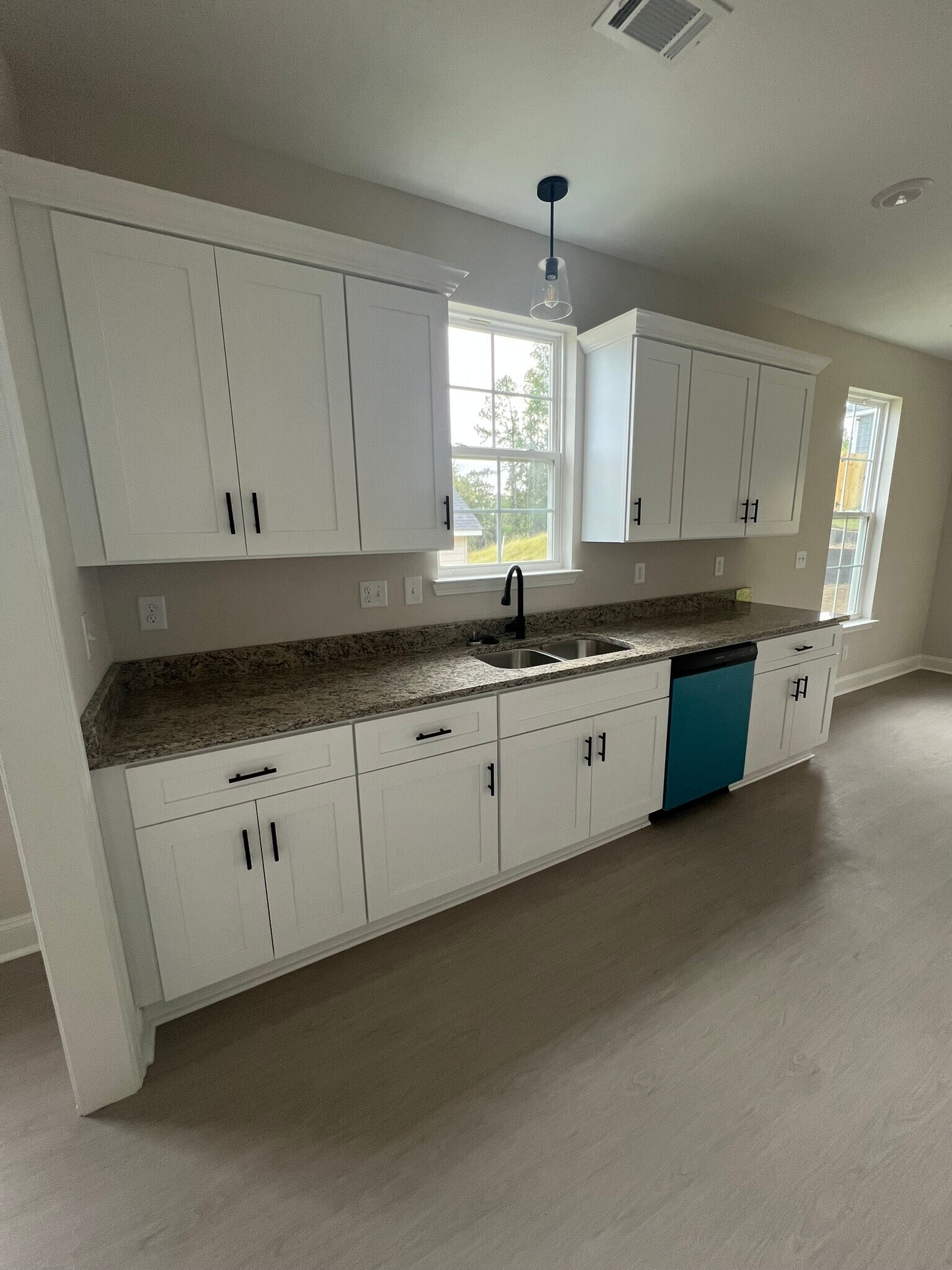 Building Photo - 102 Bennett St