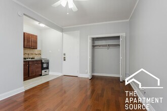 Building Photo - 6930 N Greenview Ave