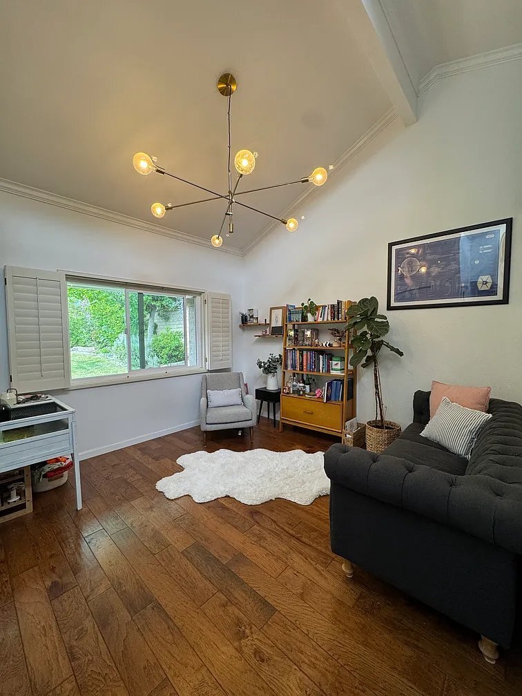 Building Photo - 417 E Miramar Ave